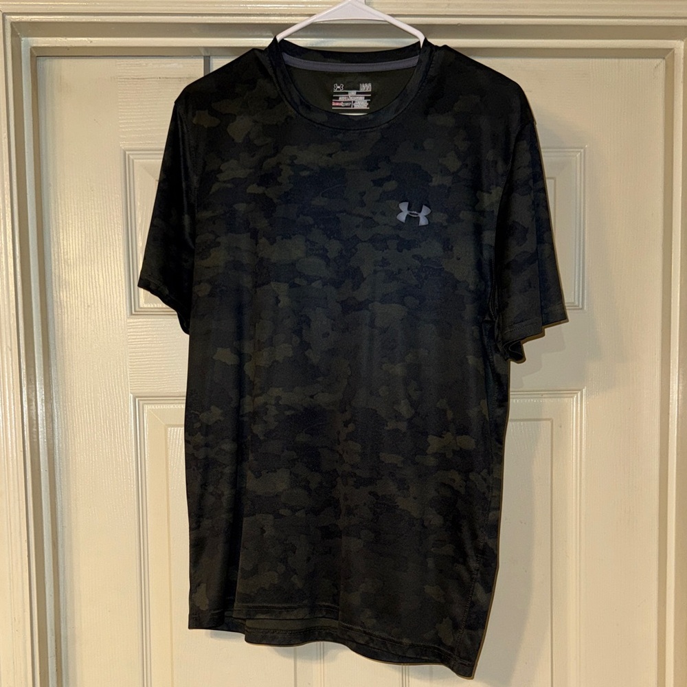 Under Armour Men's Black and Green Camo Tee